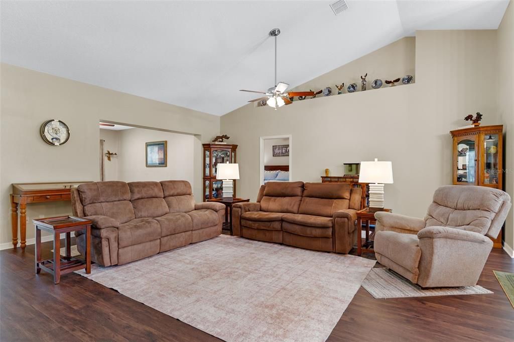 待售: $494,000 (3 贝兹, 2 浴室, 2285 平方英尺)