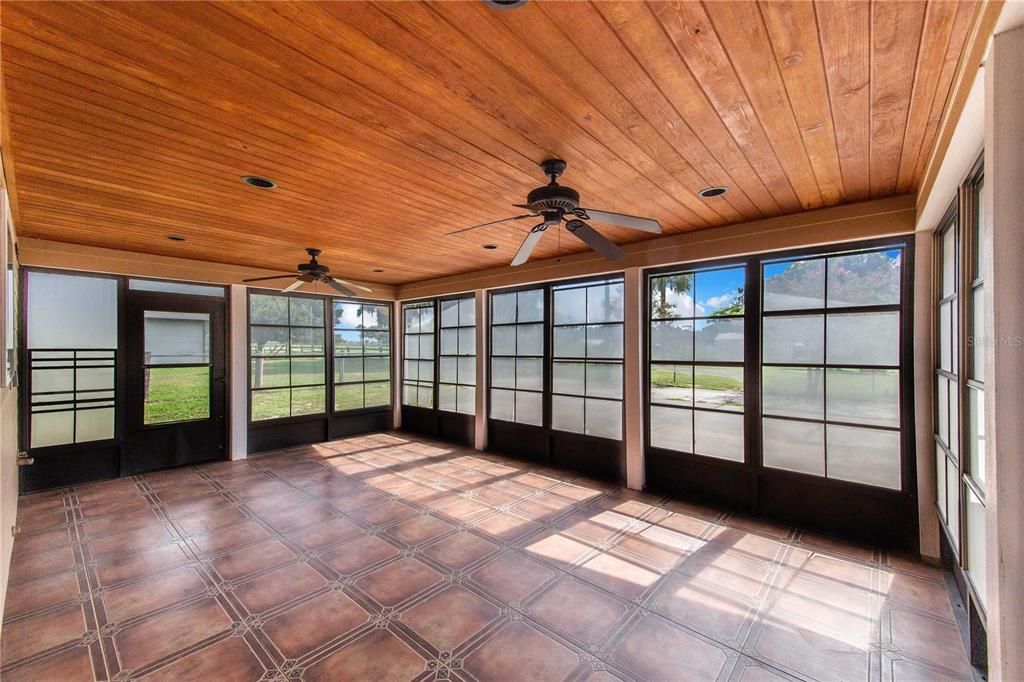 En Venta: $619,000 (3 camas, 2 baños, 2403 Pies cuadrados)