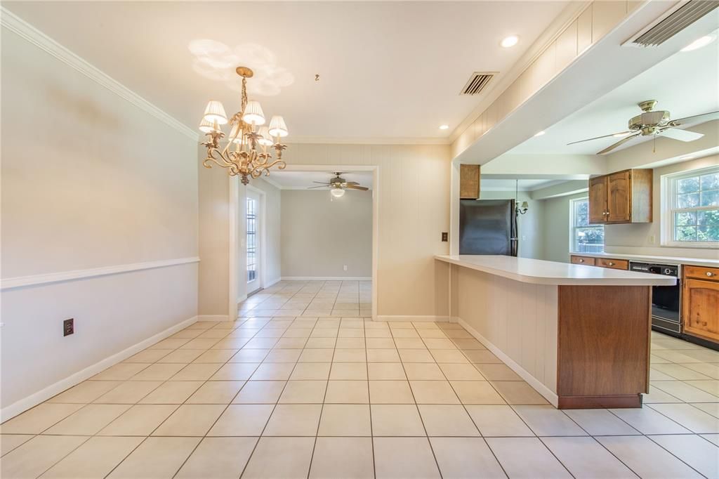 En Venta: $619,000 (3 camas, 2 baños, 2403 Pies cuadrados)