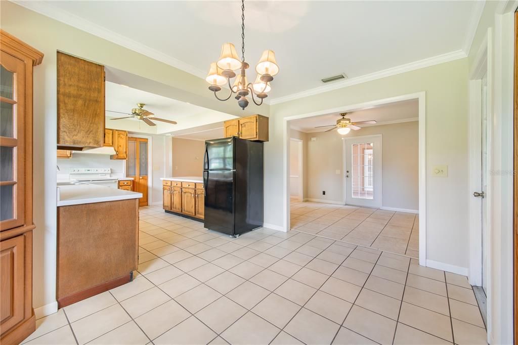 En Venta: $619,000 (3 camas, 2 baños, 2403 Pies cuadrados)