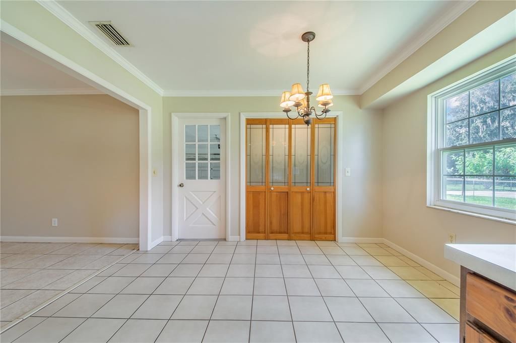 En Venta: $619,000 (3 camas, 2 baños, 2403 Pies cuadrados)