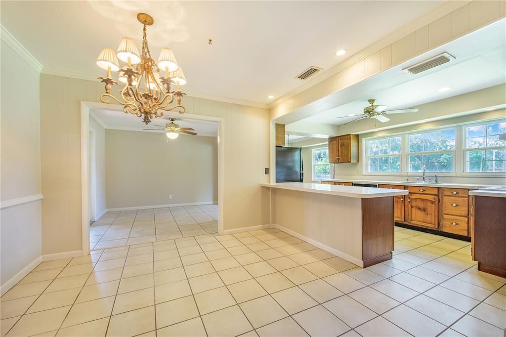 En Venta: $619,000 (3 camas, 2 baños, 2403 Pies cuadrados)