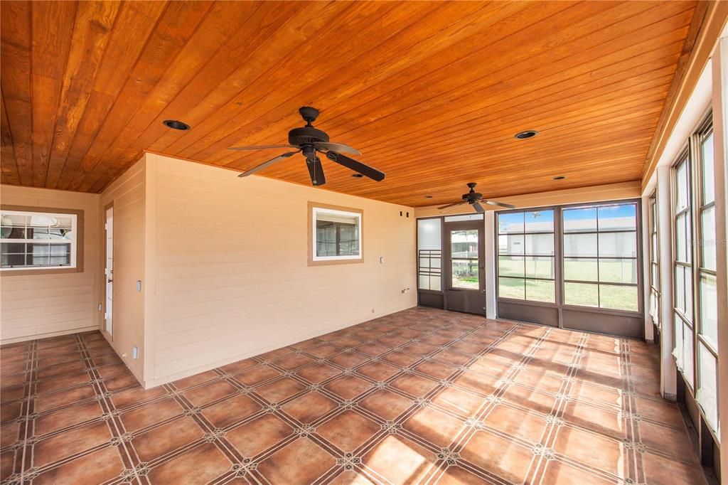 En Venta: $619,000 (3 camas, 2 baños, 2403 Pies cuadrados)