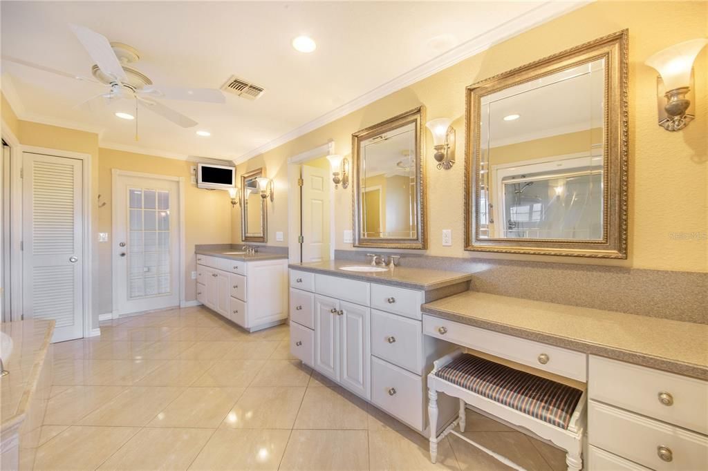 En Venta: $619,000 (3 camas, 2 baños, 2403 Pies cuadrados)