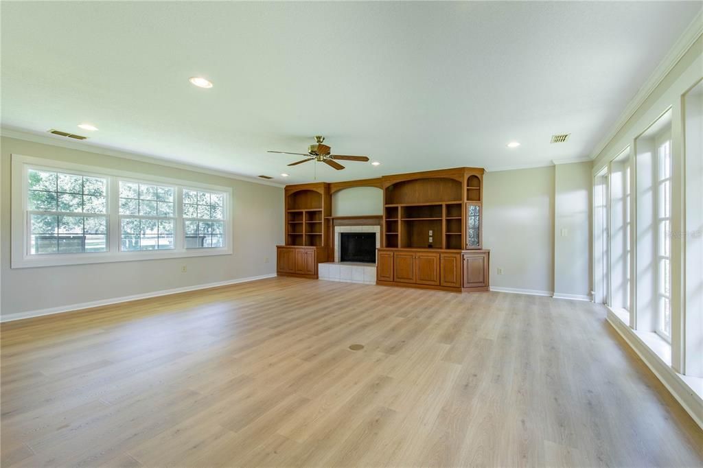 En Venta: $619,000 (3 camas, 2 baños, 2403 Pies cuadrados)