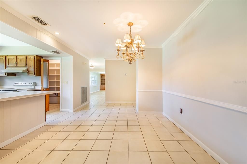 En Venta: $619,000 (3 camas, 2 baños, 2403 Pies cuadrados)