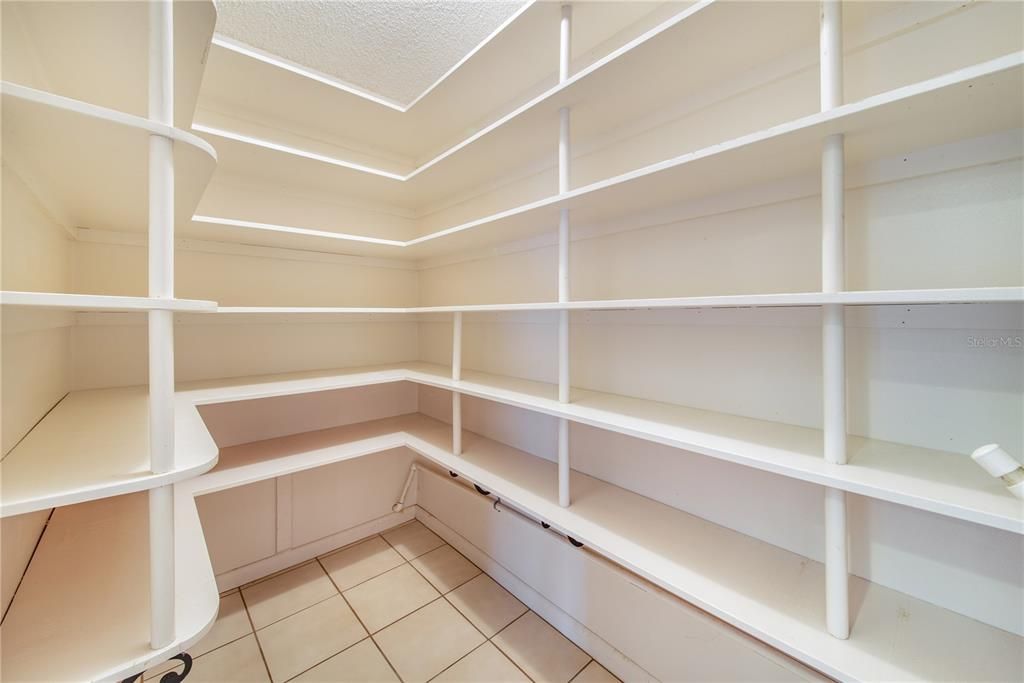 En Venta: $619,000 (3 camas, 2 baños, 2403 Pies cuadrados)