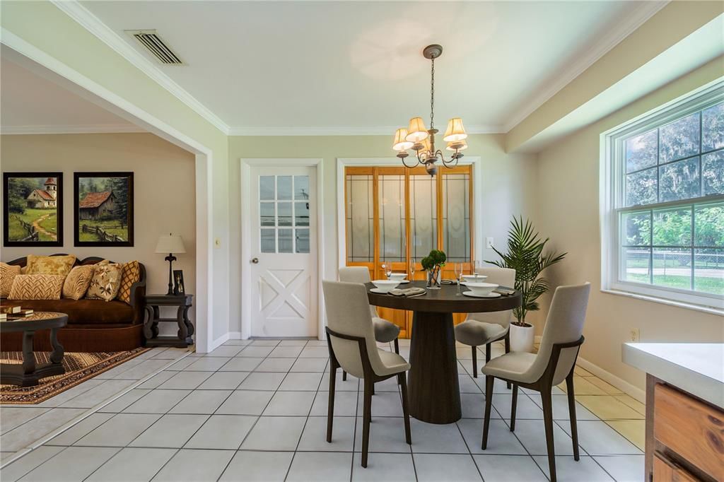 En Venta: $619,000 (3 camas, 2 baños, 2403 Pies cuadrados)