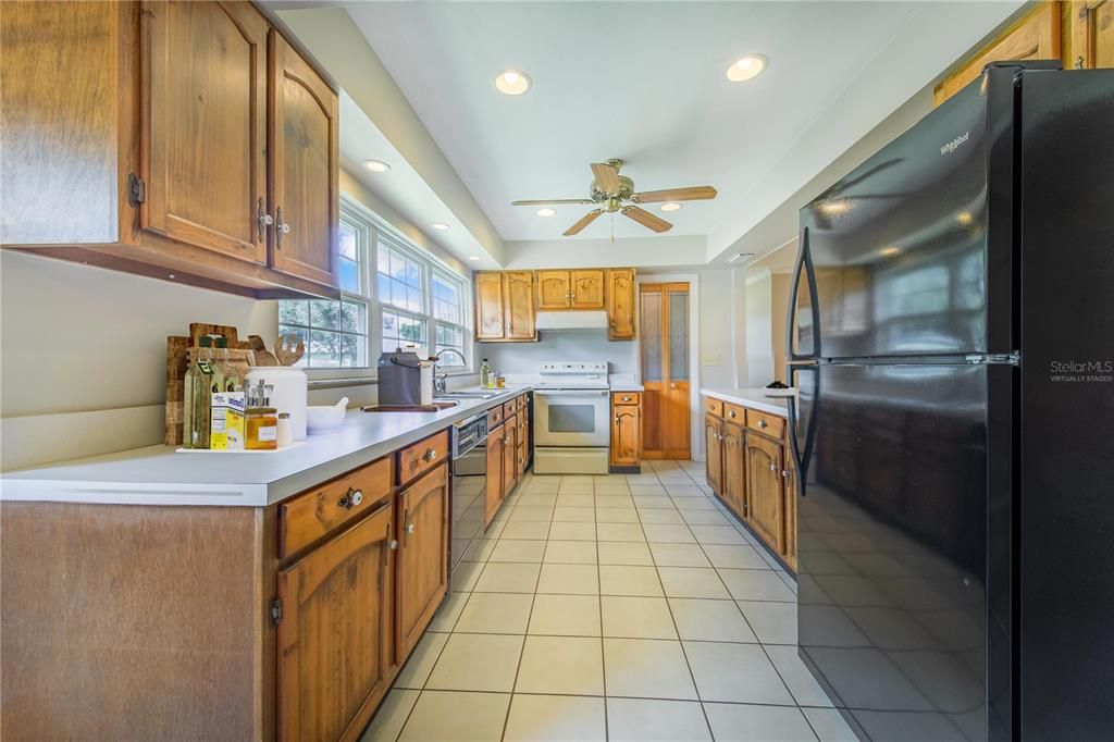 En Venta: $619,000 (3 camas, 2 baños, 2403 Pies cuadrados)