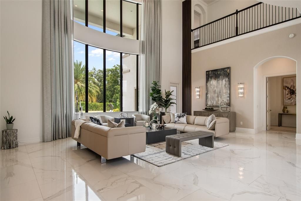 Под контрактом: $3,400,000 (6 спален, 6 ванн, 7559 Квадратных фут)