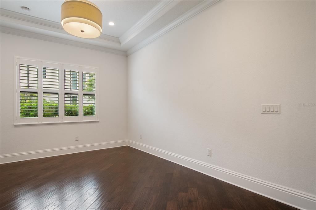 Под контрактом: $3,400,000 (6 спален, 6 ванн, 7559 Квадратных фут)