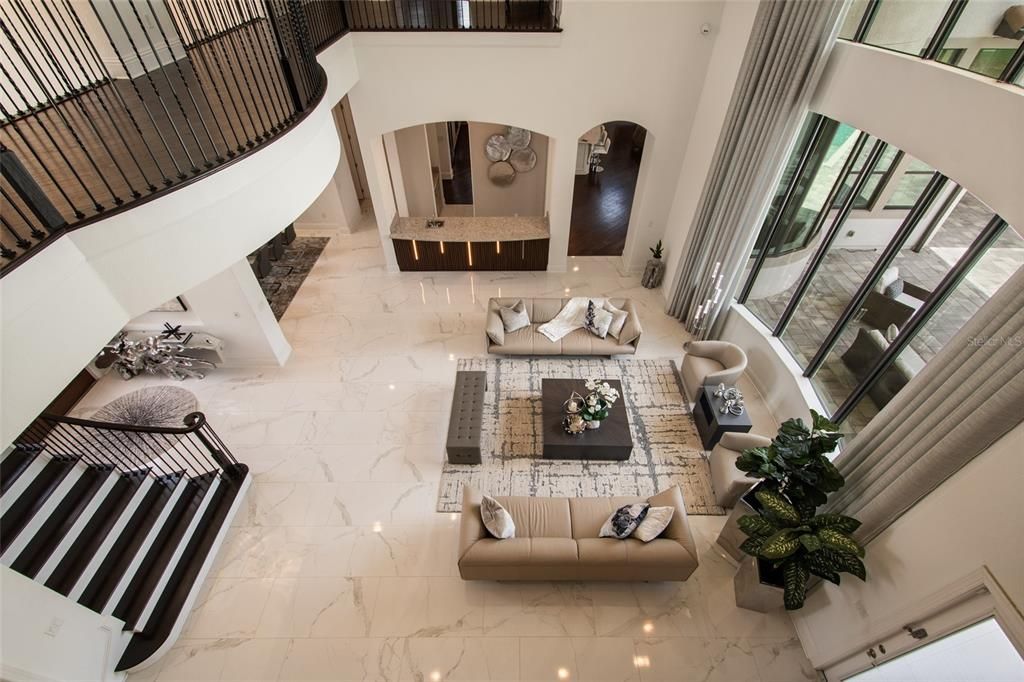 Под контрактом: $3,400,000 (6 спален, 6 ванн, 7559 Квадратных фут)