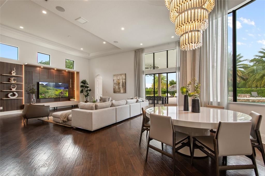 Под контрактом: $3,400,000 (6 спален, 6 ванн, 7559 Квадратных фут)