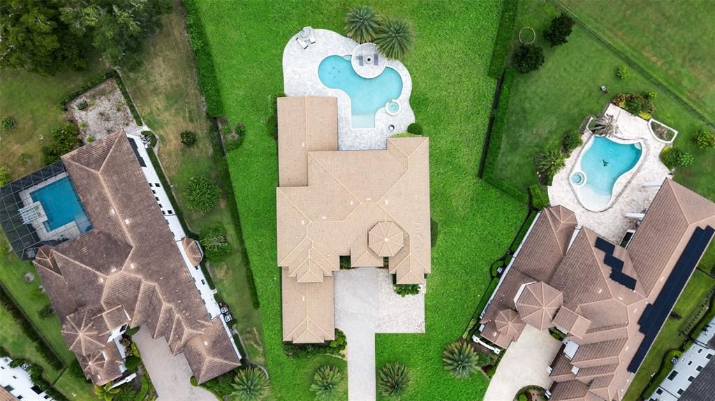 Под контрактом: $3,400,000 (6 спален, 6 ванн, 7559 Квадратных фут)