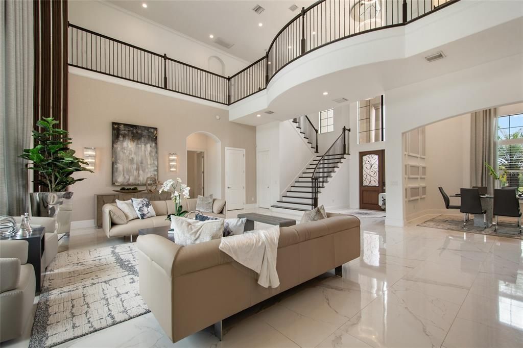 Под контрактом: $3,400,000 (6 спален, 6 ванн, 7559 Квадратных фут)