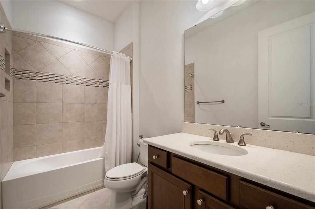 Под контрактом: $3,400,000 (6 спален, 6 ванн, 7559 Квадратных фут)