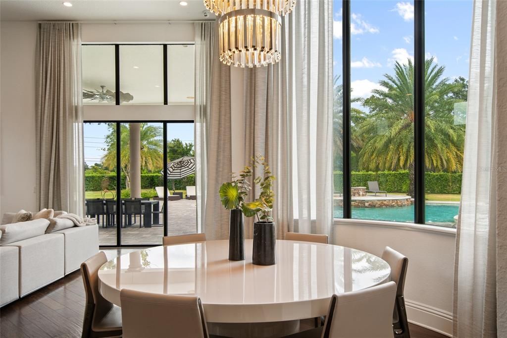 Под контрактом: $3,400,000 (6 спален, 6 ванн, 7559 Квадратных фут)