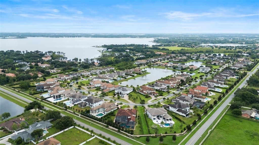 Под контрактом: $3,400,000 (6 спален, 6 ванн, 7559 Квадратных фут)