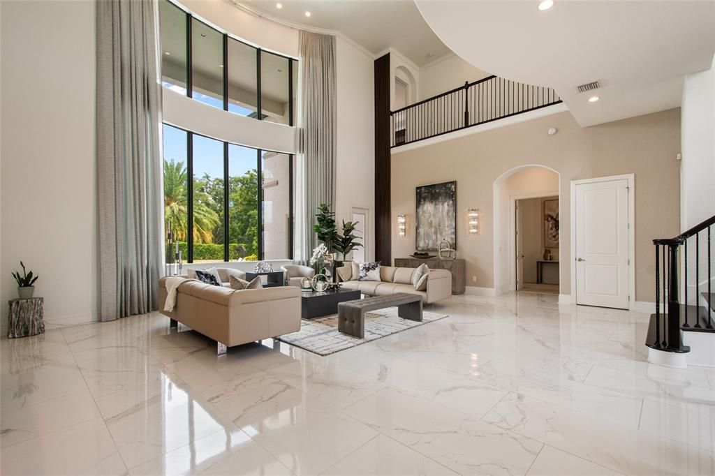 Под контрактом: $3,400,000 (6 спален, 6 ванн, 7559 Квадратных фут)