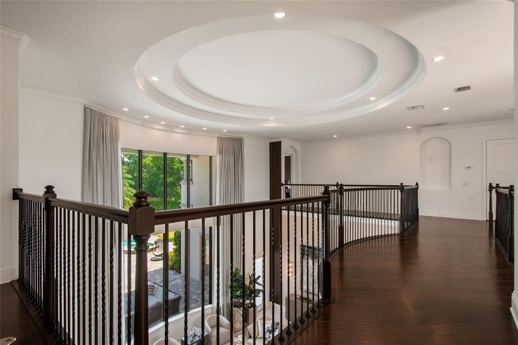 Под контрактом: $3,400,000 (6 спален, 6 ванн, 7559 Квадратных фут)