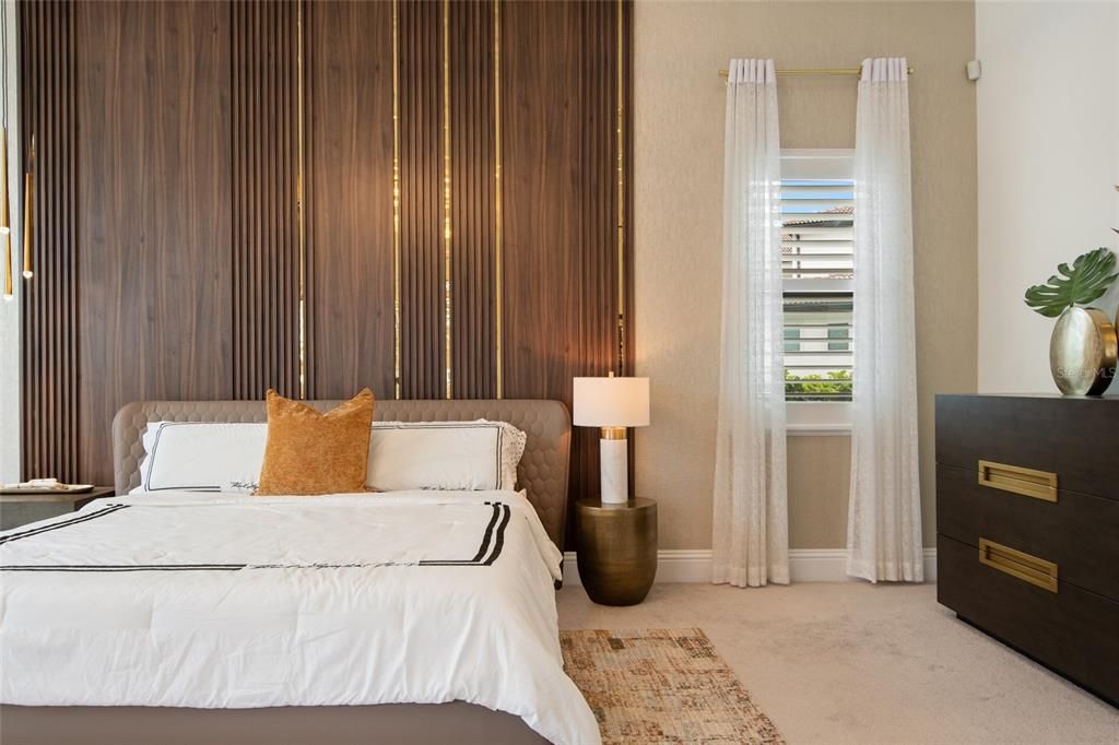 Под контрактом: $3,400,000 (6 спален, 6 ванн, 7559 Квадратных фут)