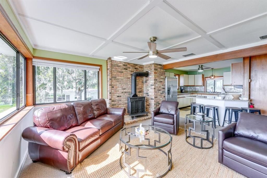 For Sale: $850,000 (3 beds, 2 baths, 1752 Square Feet)