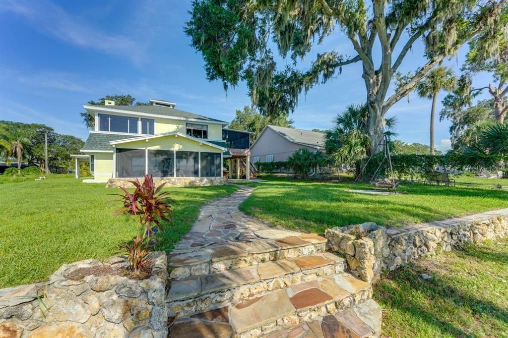 For Sale: $850,000 (3 beds, 2 baths, 1752 Square Feet)