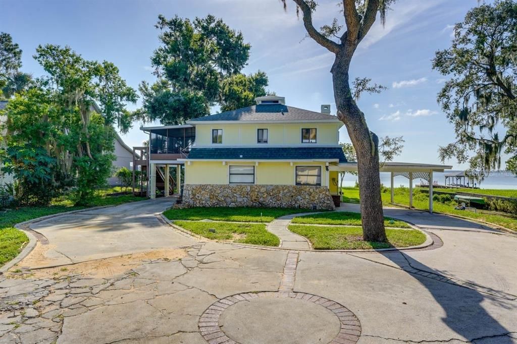 For Sale: $850,000 (3 beds, 2 baths, 1752 Square Feet)