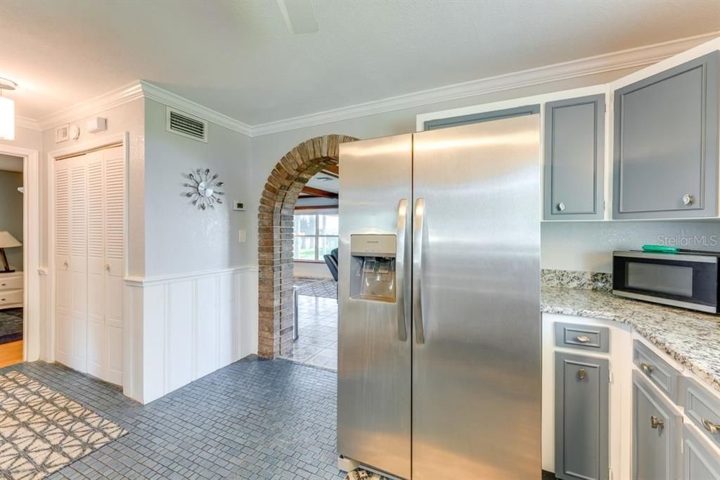 For Sale: $850,000 (3 beds, 2 baths, 1752 Square Feet)