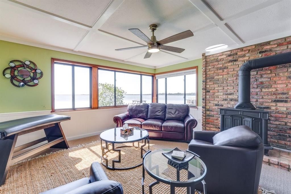 For Sale: $850,000 (3 beds, 2 baths, 1752 Square Feet)