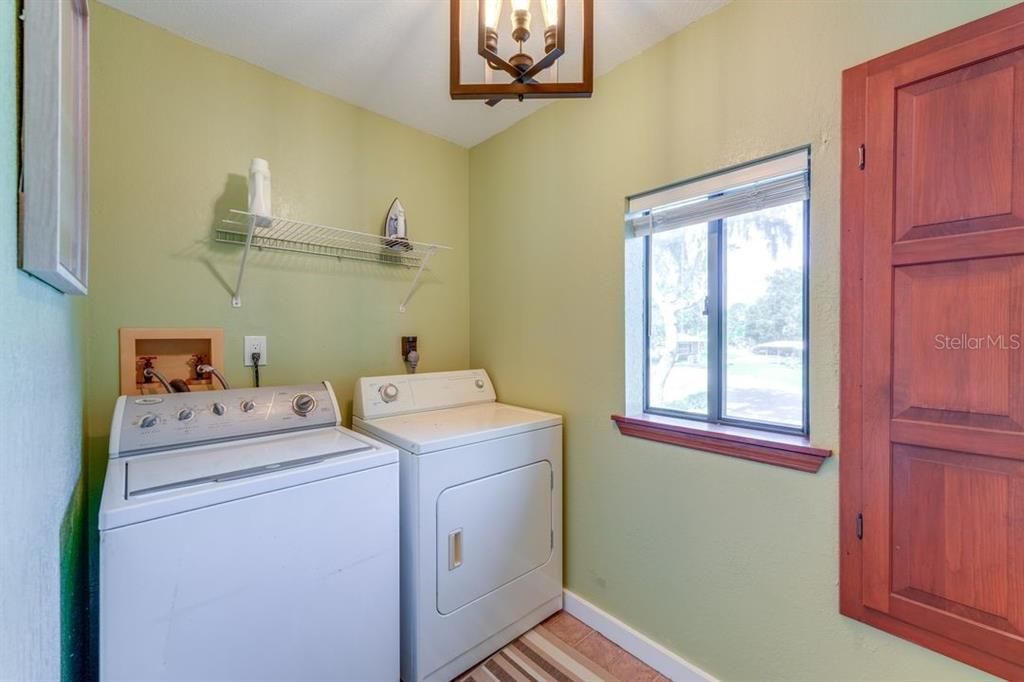 For Sale: $850,000 (3 beds, 2 baths, 1752 Square Feet)