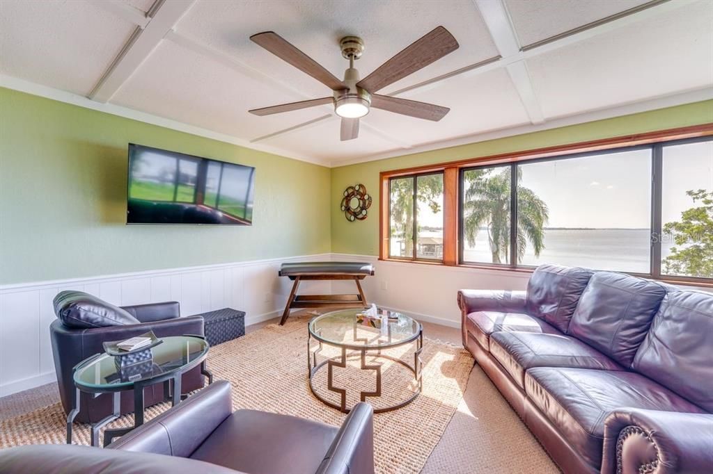 For Sale: $850,000 (3 beds, 2 baths, 1752 Square Feet)