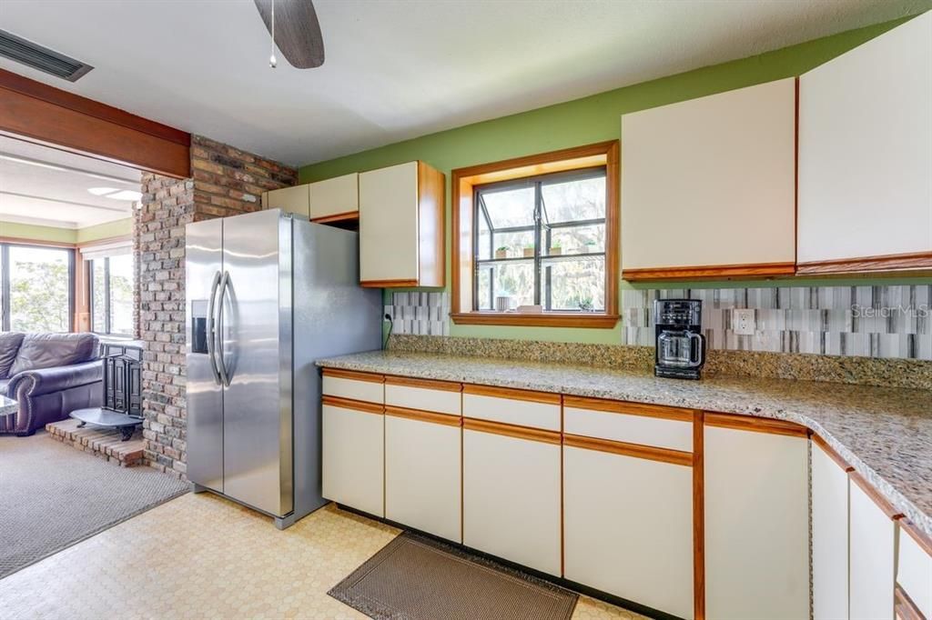 For Sale: $850,000 (3 beds, 2 baths, 1752 Square Feet)