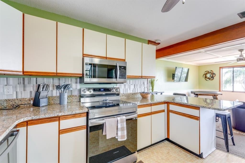 For Sale: $850,000 (3 beds, 2 baths, 1752 Square Feet)