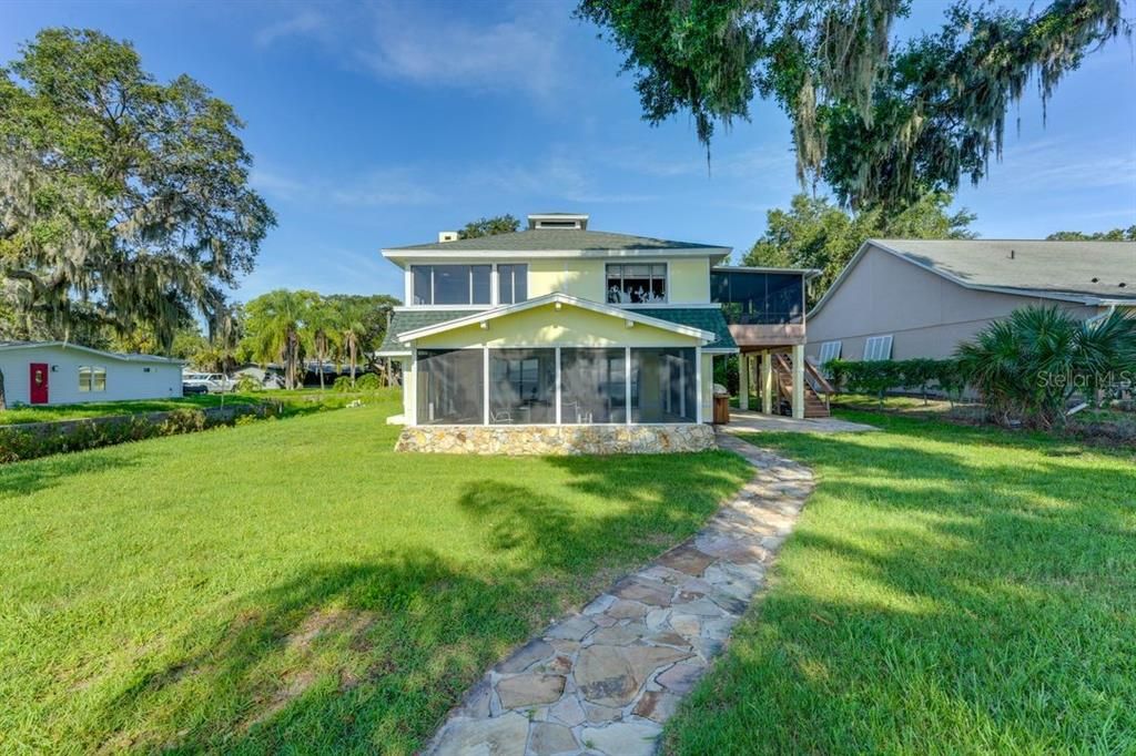 For Sale: $850,000 (3 beds, 2 baths, 1752 Square Feet)