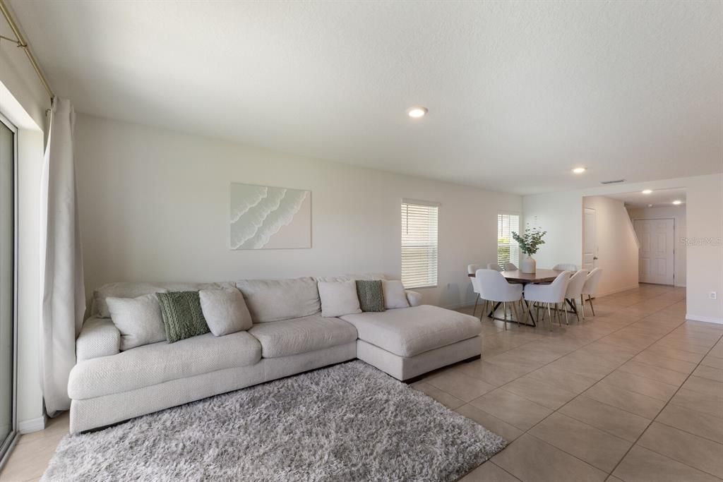 For Sale: $465,000 (5 beds, 3 baths, 2428 Square Feet)