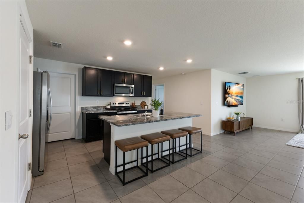 For Sale: $465,000 (5 beds, 3 baths, 2428 Square Feet)