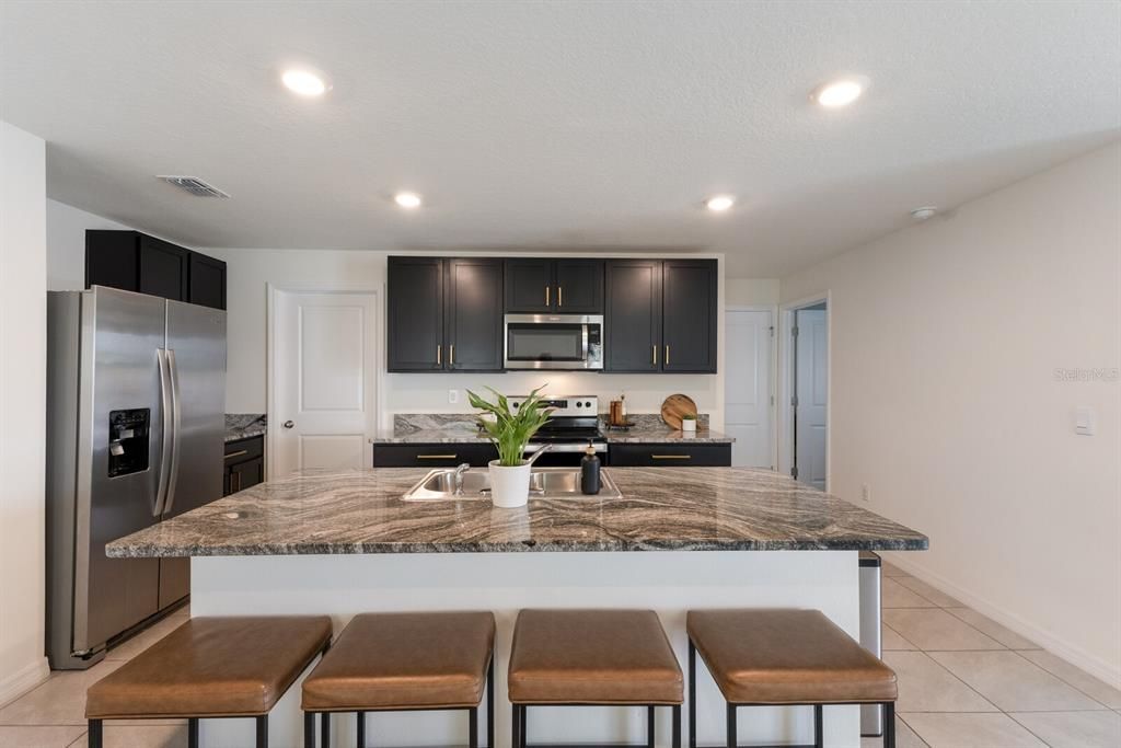 For Sale: $465,000 (5 beds, 3 baths, 2428 Square Feet)