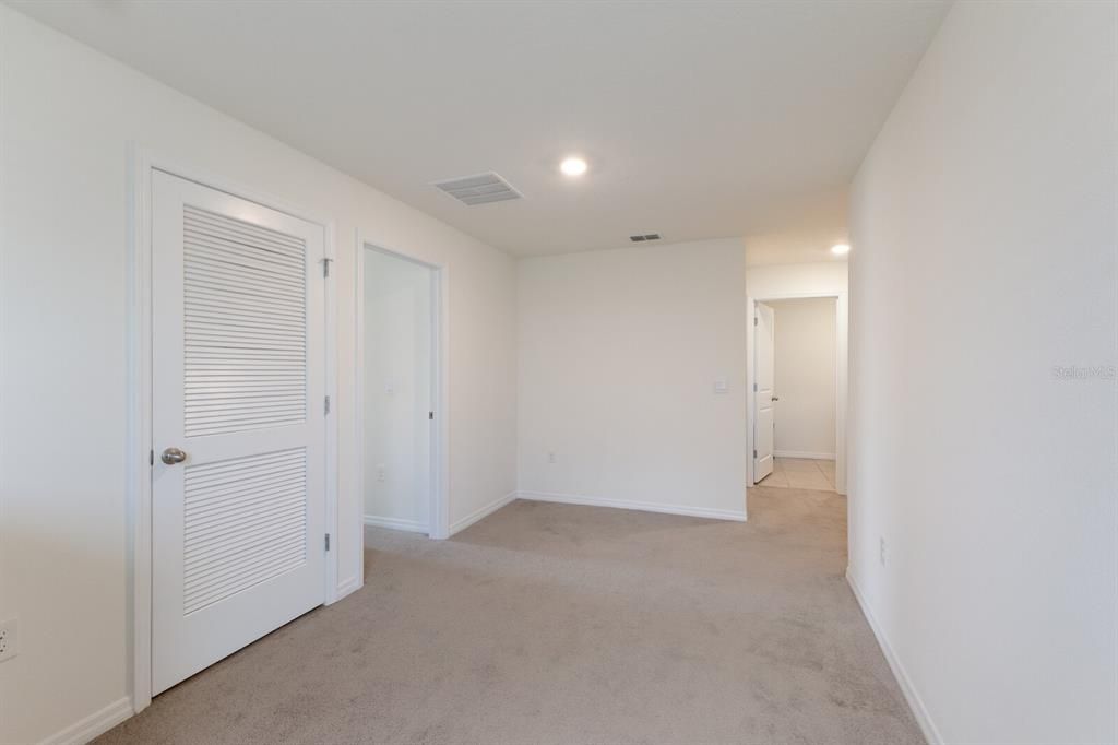 For Sale: $465,000 (5 beds, 3 baths, 2428 Square Feet)