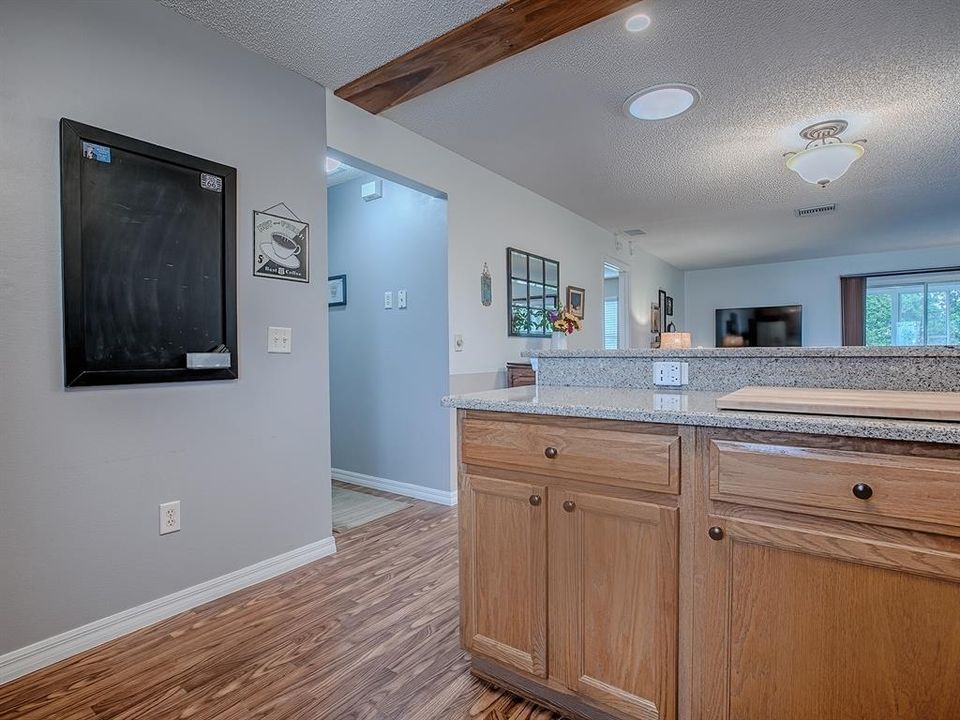 待售: $320,000 (3 贝兹, 2 浴室, 1203 平方英尺)