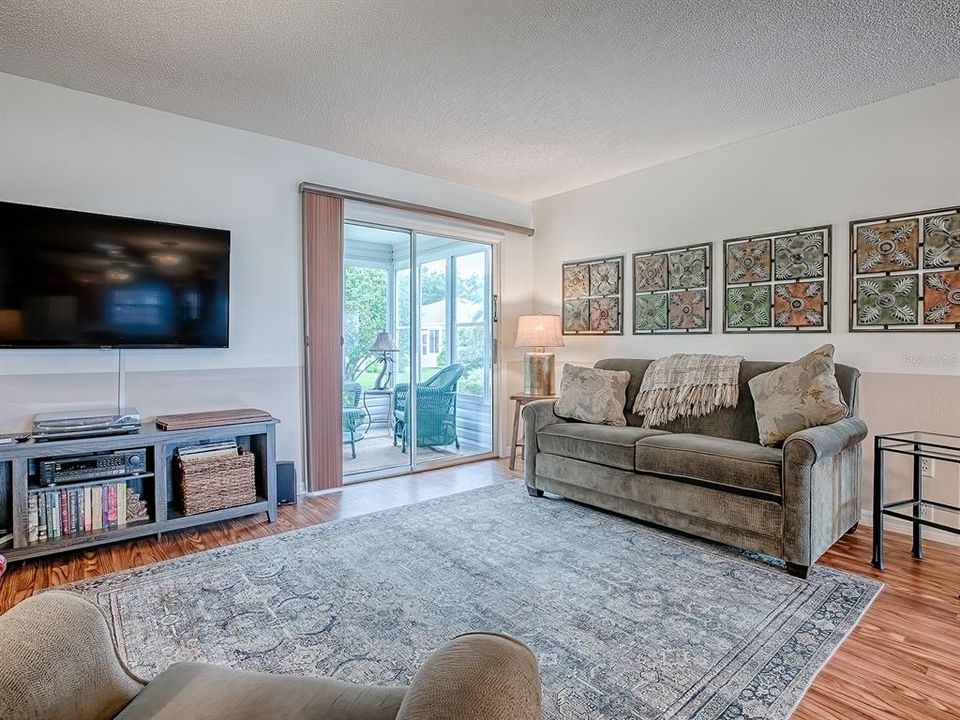 待售: $320,000 (3 贝兹, 2 浴室, 1203 平方英尺)