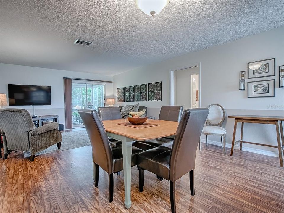 待售: $320,000 (3 贝兹, 2 浴室, 1203 平方英尺)