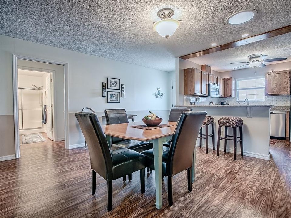 待售: $320,000 (3 贝兹, 2 浴室, 1203 平方英尺)