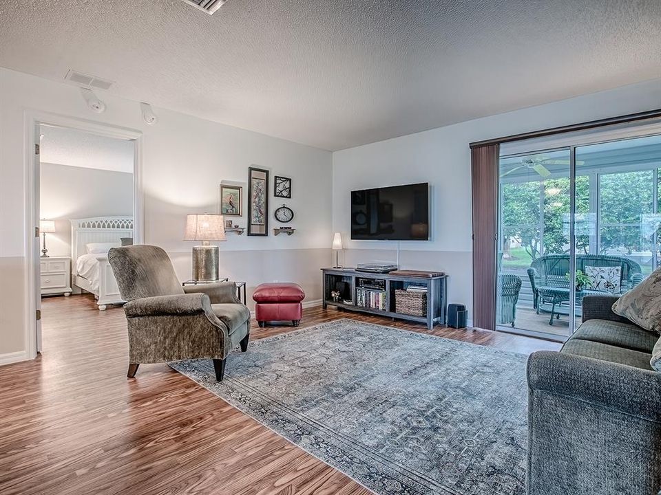 待售: $320,000 (3 贝兹, 2 浴室, 1203 平方英尺)