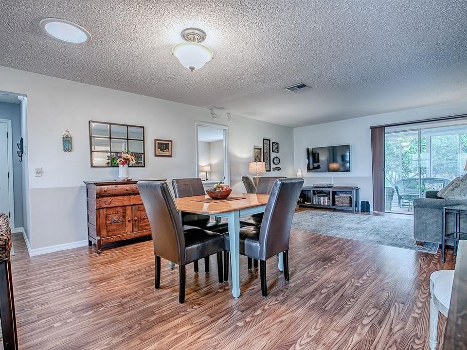 待售: $320,000 (3 贝兹, 2 浴室, 1203 平方英尺)