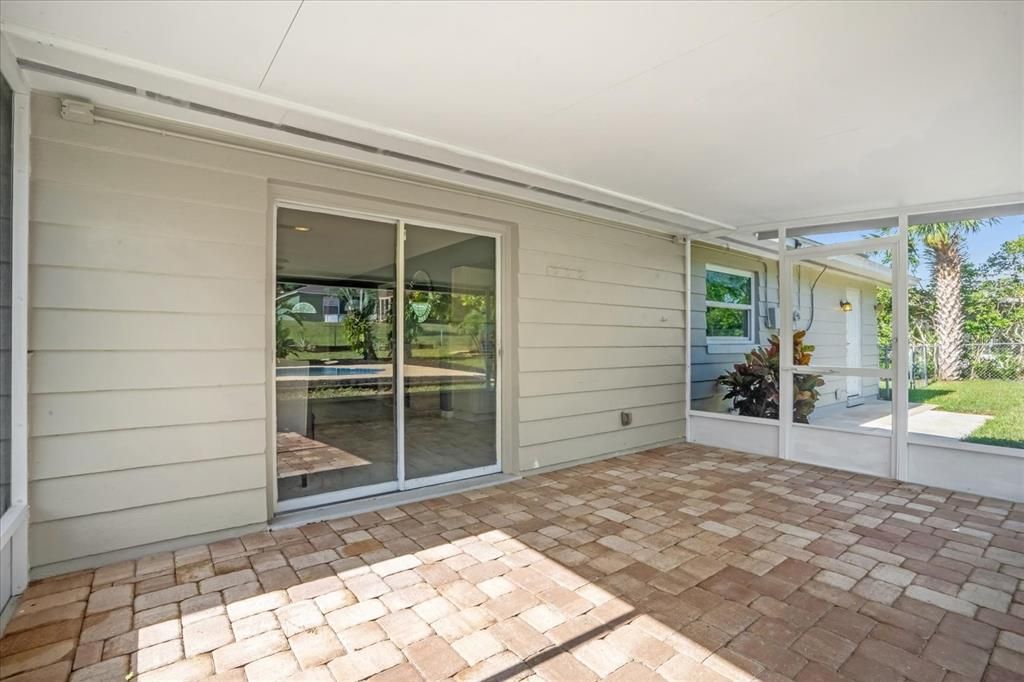 合同活跃: $355,000 (3 贝兹, 2 浴室, 1196 平方英尺)