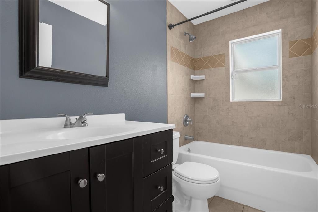 合同活跃: $355,000 (3 贝兹, 2 浴室, 1196 平方英尺)