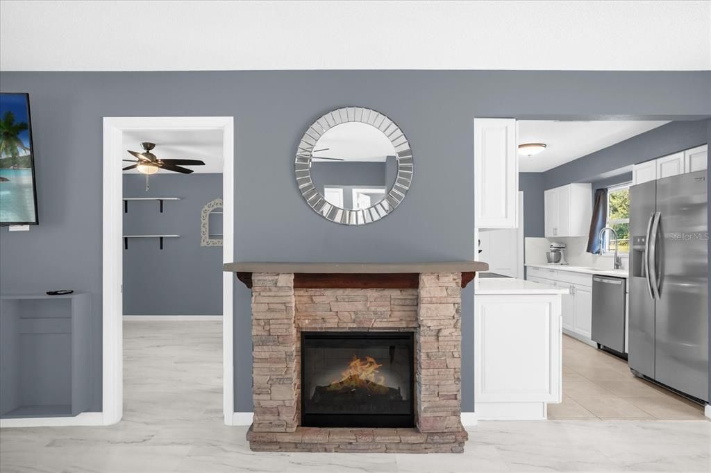 合同活跃: $355,000 (3 贝兹, 2 浴室, 1196 平方英尺)