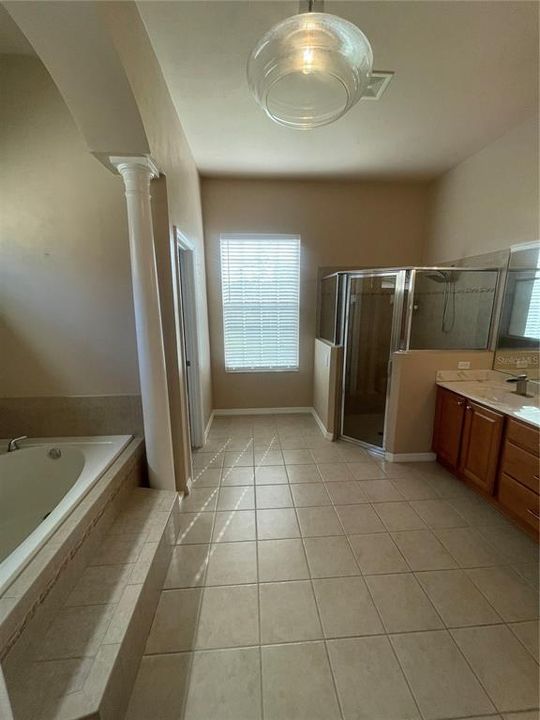 出租: $3,600 (4 贝兹, 3 浴室, 2875 平方英尺)