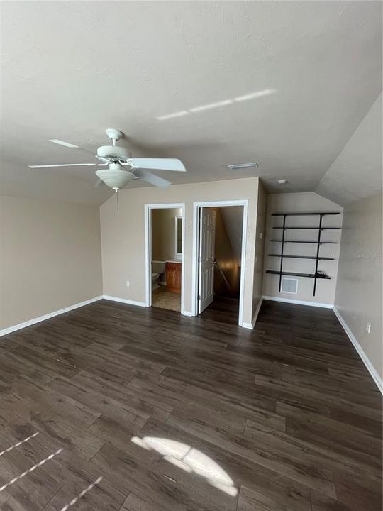 出租: $3,600 (4 贝兹, 3 浴室, 2875 平方英尺)